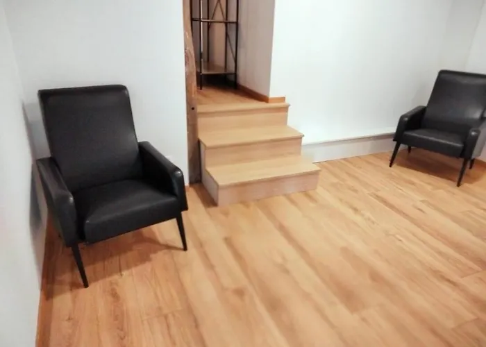 Appartement 3 Chambres Renove Et Spacieux, Entierement Meuble
