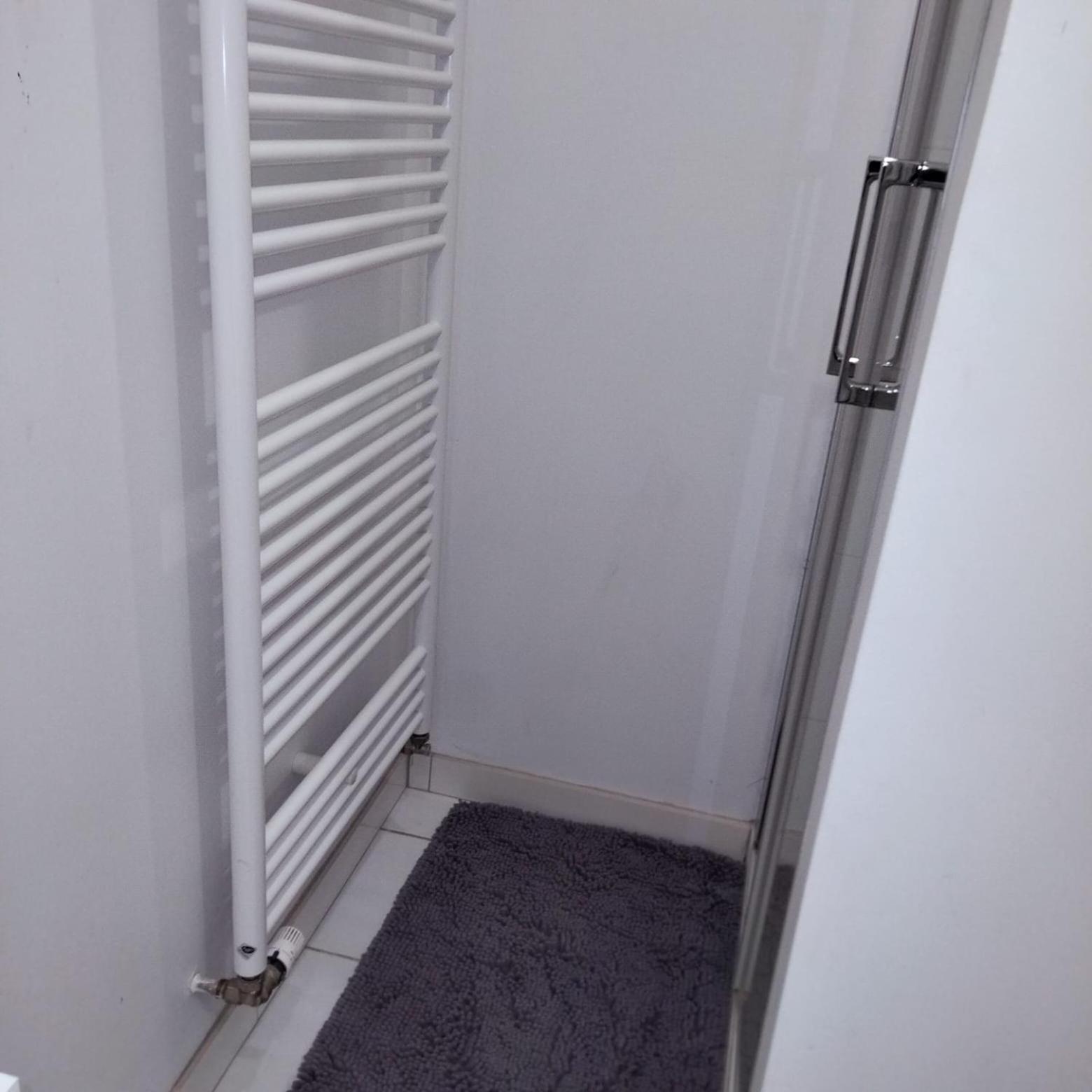 Appartement 3 Renove Et Spacieux, Entierement Meuble *